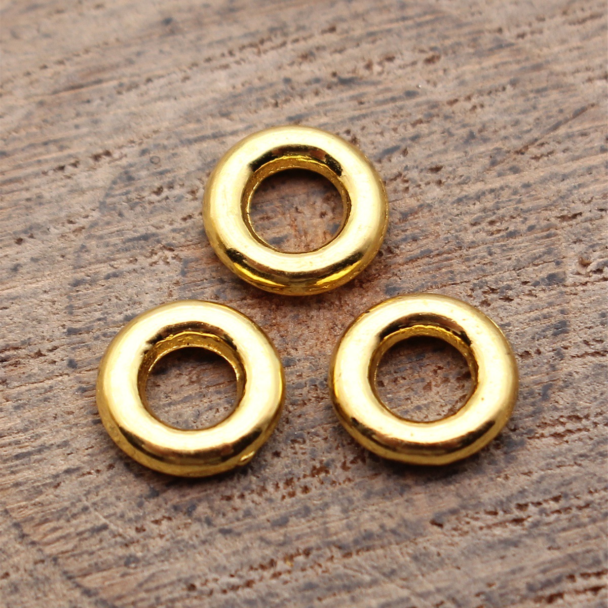Round Charms Connector Cutout  - Crafting Resin review and price